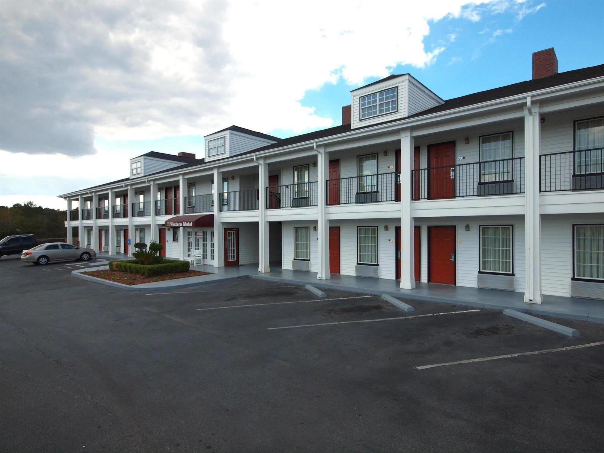 Western Motel Fitzgerald Exterior photo